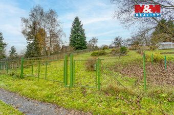 Nabízíme k prodeji krásnou zahradu o výměře 878 m² v malebné
