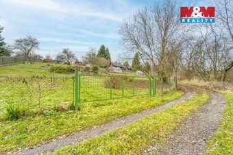 Nabízíme k prodeji krásnou zahradu o výměře 878 m² v malebné