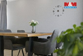 We offer for sale an apartment unit of layout 3+1 with clean area