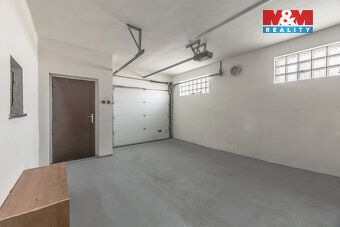 Prodej exkluzivního bytu o dispozici 4+1 v podkroví rodinnéh
