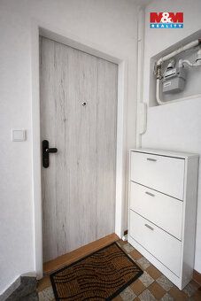 Nabízíme k prodeji prostorný a slunný byt 2+1 o užitné ploše