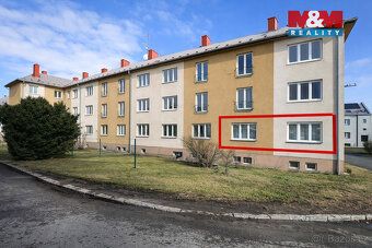 Nabízíme k prodeji prostorný a slunný byt 2+1 o užitné ploše