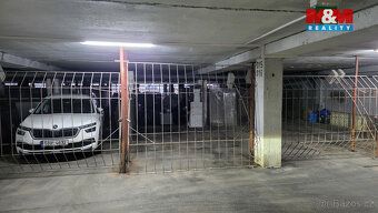Pronájem garážového stání v garážovém komplexu na klidném mí