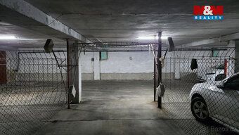 Pronájem garážového stání v garážovém komplexu na klidném mí