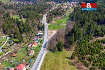 We offer for sale plots of land totaling 9,506 m² in a quiet part of the village of Horní…