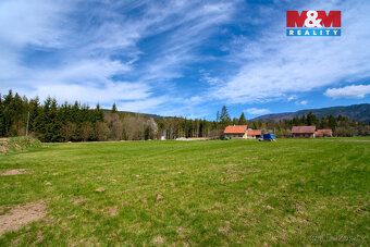 We offer for sale plots of land totaling 9,506 m² in a quiet part of the village of Horní…