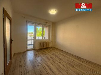 Nabízíme k pronájmu prostorný byt 3+1 o výměře 67 m² v klidn