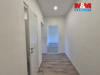 K pronájmu panelový byt o velikost 2+1 s lodžií, situovaný v