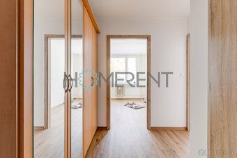 Nabízíme k pronájmu světlý byt o dispozici 2+kk a výměře 42 
