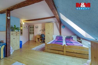 We offer for sale a family house with 6+kk in the village of Hodousice near Nýrsko, which is…
