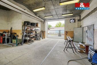 Nabízíme k prodeji rozlehlý výrobní areál o rozloze 5500 m2 