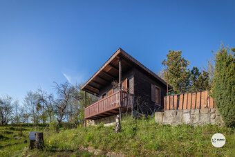 Nabízíme k prodeji útulnou chatku se zahradou o výměře 443 m