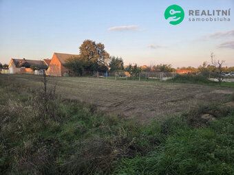 Nabízíme k prodeji stavební pozemek se zahradou ve Vracově o