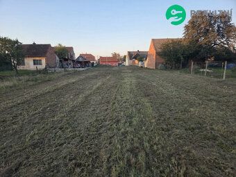 Nabízíme k prodeji stavební pozemek se zahradou ve Vracově o