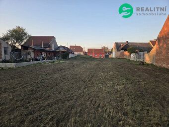 Nabízíme k prodeji stavební pozemek se zahradou ve Vracově o