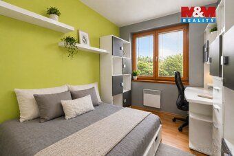 I offer for sale a renovated family house with 7+1 bedrooms