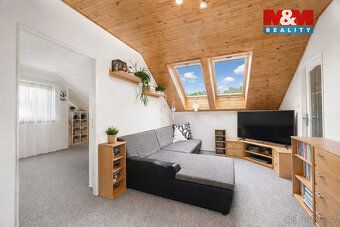 I offer for sale a renovated family house with 7+1 bedrooms