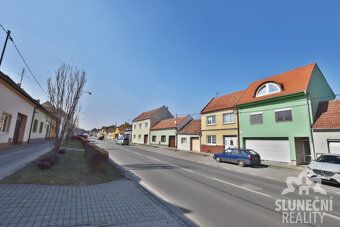 Nabízíme k pronájmu zrekonstruovanou bytovou jednotku 2+kk s