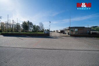 Prodej komerčních pozemků 1709 m² v klidné části obce Dlouhá