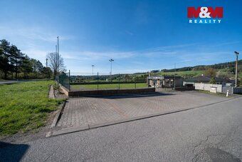 Prodej komerčních pozemků 1709 m² v klidné části obce Dlouhá