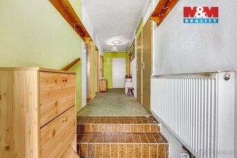 Hledáte rodinný dům v klidném prostředí, který si můžete upr