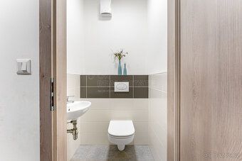 Praktické 3+kk (76,2 m²) s balkonem (7,9 m²), ve kterém se b