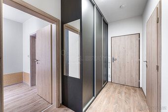 Praktické 3+kk (76,2 m²) s balkonem (7,9 m²), ve kterém se b