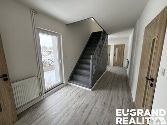 Ev.č. 05927 Moderní rodinný dům 4+1 na polosamotě v srdci Če