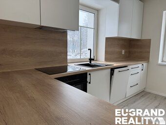 Ev.č. 05927 Moderní rodinný dům 4+1 na polosamotě v srdci Če