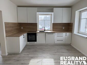 Ev.č. 05927 Moderní rodinný dům 4+1 na polosamotě v srdci Če