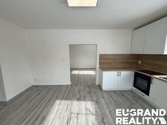 Ev.č. 05927 Moderní rodinný dům 4+1 na polosamotě v srdci Če