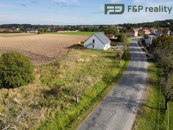 For sale land on the outskirts of the townlet Choltice with an area of 90 ares