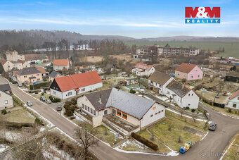 Nabízíme k prodeji přízemní objekt v centru obce Stebno s po