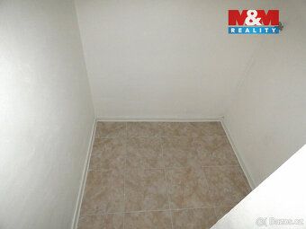 V zastoupení majitele nabízíme do pronájmu obchodní prostor 