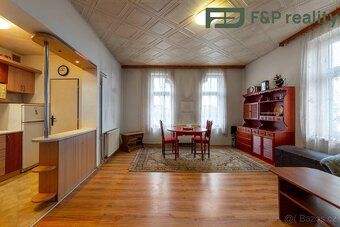 Na prodej historická vila z počátku 20. století, zdobená náp