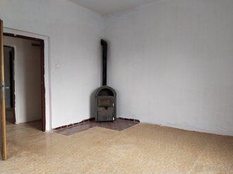 I am offering for sale a family house of layout 4+2 on land plot 517m² near the center