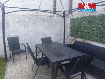 Prodej exkluzivního bytu o dispozici 4+1 v podkroví rodinnéh