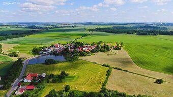 Velká zemědělská usedlost , 13ha polí a 1,5 ha lesa Prodej v