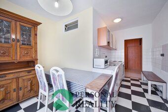 Ev.č. 02802 Nabízíme k prodeji prostorný a velmi udržovaný d