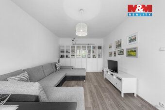 Prostorný byt o dispozici 2+1 o celkové ploše i s příslušens