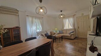 Rodinný apartmán v Torrevieja s bazénem – €150,000 📍 Torrevi