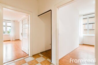 Ev.č. 02112 Dobrý den,
nabízíme k pronájmu prostorný byt o d