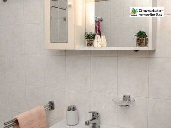 CHORVATSKO-NEMOVITOSTI.cz offers an apartment with breathtaking sea views
