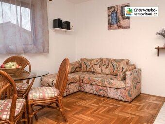 CHORVATSKO-NEMOVITOSTI.cz offers an apartment with breathtaking sea views