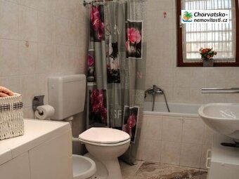CHORVATSKO-NEMOVITOSTI.cz offers an apartment with breathtaking sea views