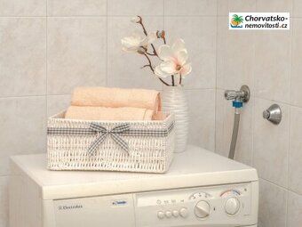 CHORVATSKO-NEMOVITOSTI.cz offers an apartment with breathtaking sea views