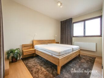 K dlouhodobému podnájmu nabízíme luxusní plně zařízený byt o