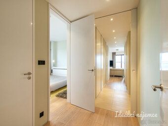 K dlouhodobému podnájmu nabízíme luxusní plně zařízený byt o