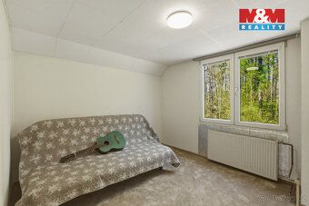 Dům má dispozici 3 + 1 s dvěma lodžiemi a jedná se o dřevost