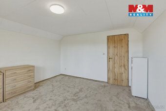 Dům má dispozici 3 + 1 s dvěma lodžiemi a jedná se o dřevost